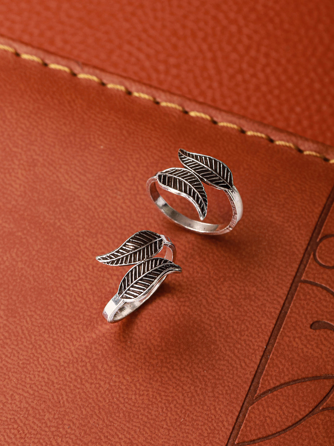 925 Sterling Silver Oxidised Leafy Minimal Toe Ring